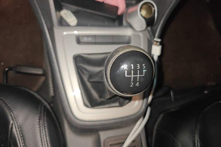 Used Volkswagen Lavida 2013 Revised Classic 1.6L Manual Fashion Edition Gear Lever
