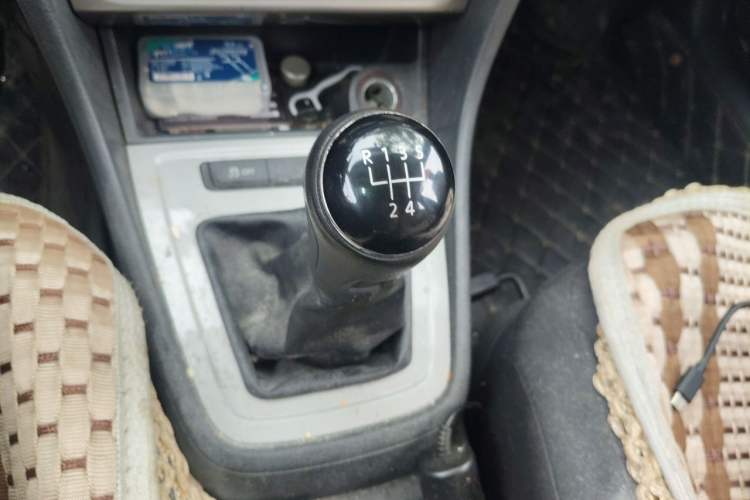 Used Volkswagen Lavida 2013 Revised Classic 1.6L Manual Fashion Edition Gear Lever