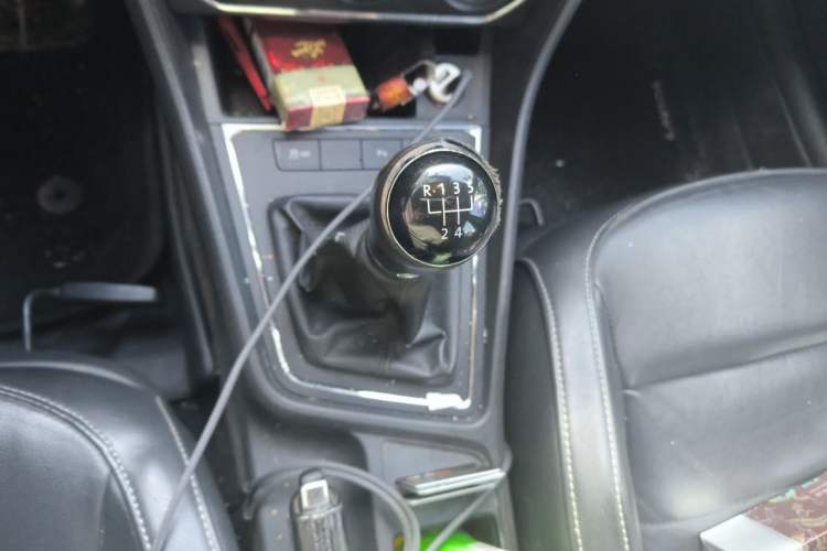 Used Volkswagen Lavida 2013 Revised Classic 1.6L Manual Fashion Edition Gear Lever