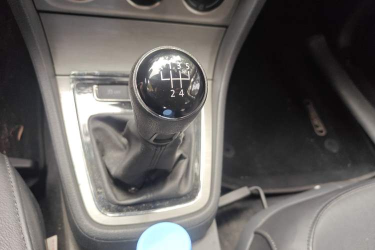 Used Volkswagen Lavida 2013 Restyled Classic 1.6L Manual Comfort Edition Gear Lever