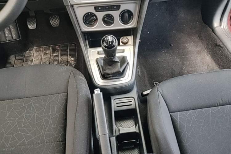 Used Volkswagen Lavida 2013 Revised Classic 1.6L Manual Fashion Edition Gear Lever