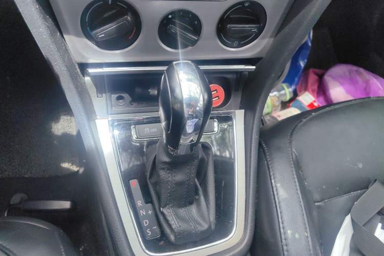 Used Volkswagen Lavida 2013 Restyled Classic 1.6L Automatic Comfort Edition Gear Lever