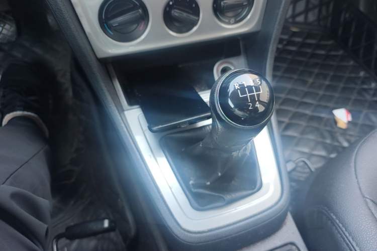 Used Volkswagen Lavida 2013 Revised Classic 1.6L Manual Fashion Edition Gear Lever