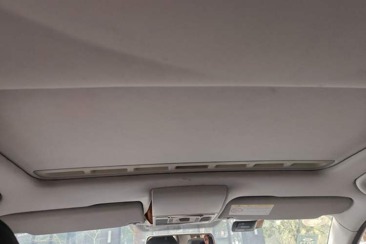 Used Volkswagen Lavida 2013 Restyled Classic 1.6L Manual Comfort Edition Headliner