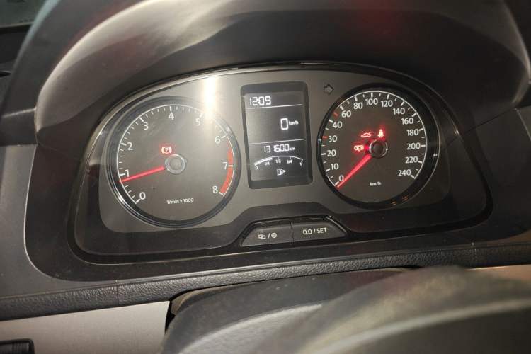 Used Volkswagen Lavida 2013 Revised Classic 1.6L Manual Fashion Edition Instrument Cluster