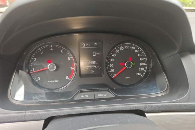 Used Volkswagen Lavida 2013 Revised Classic 1.6L Automatic Fashion Edition Instrument Cluster