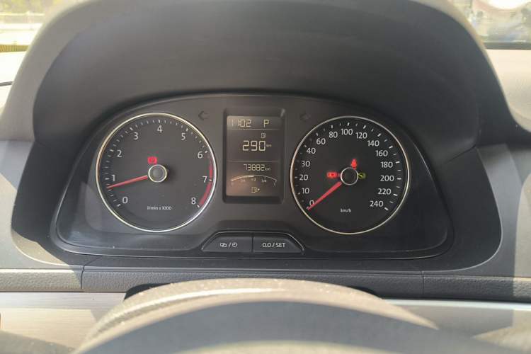 Used Volkswagen Lavida 2013 1.6L Automatic Comfort Edition Instrument Cluster