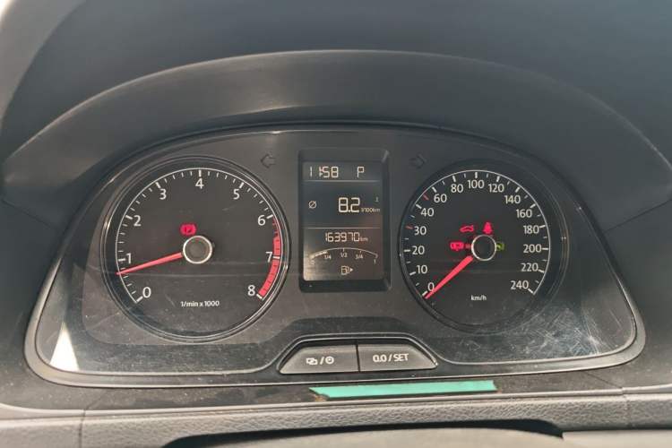 Used Volkswagen Lavida 2013 Revised Classic 1.6L Automatic Fashion Edition Instrument Cluster