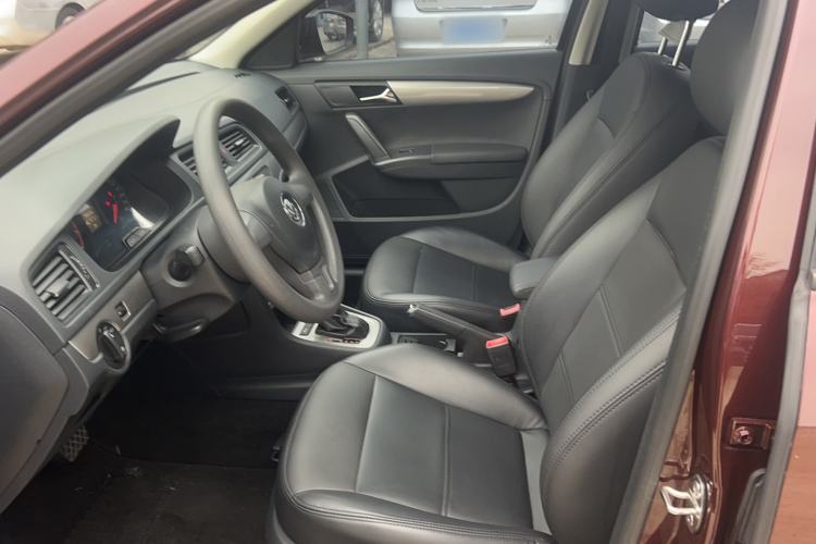 Used Volkswagen Lavida 2013 Revised Classic 1.6L Automatic Fashion Edition Interior 1
