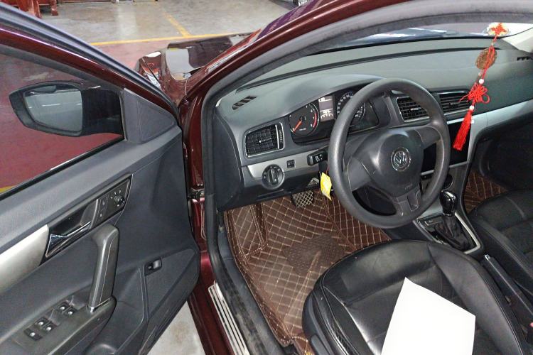 Used Volkswagen Lavida 2013 Restyled Classic 1.6L Automatic Comfort Edition Interior 2