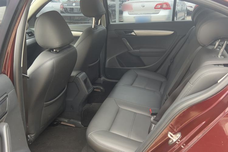 Used Volkswagen Lavida 2013 Revised Classic 1.6L Automatic Fashion Edition Interior 2