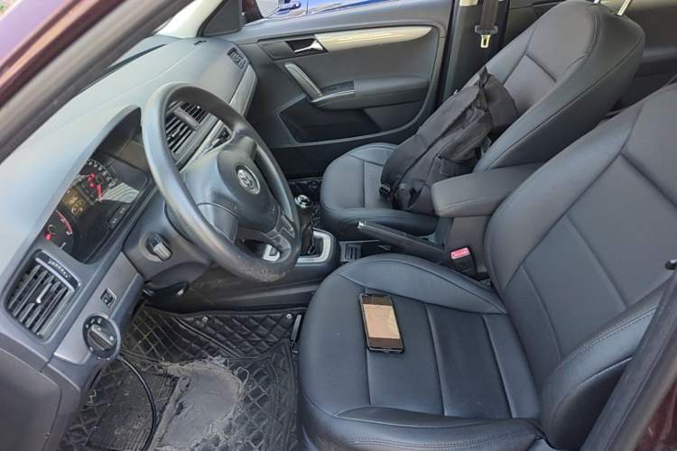 Used Volkswagen Lavida 2013 Revised Classic 1.6L Manual Fashion Edition Left Front Seat