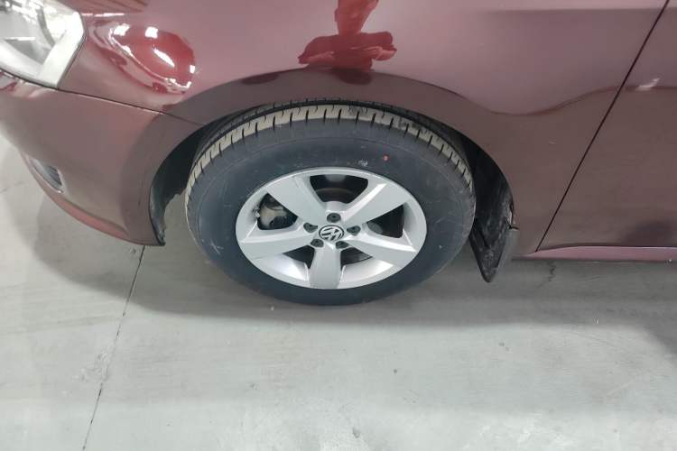 Used Volkswagen Lavida 2013 Revised Classic 1.6L Automatic Fashion Edition Left Front Wheel Hub