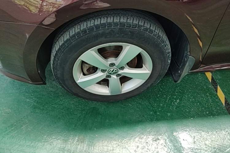 Used Volkswagen Lavida 2013 Revised Classic 1.6L Manual Fashion Edition Left Front Wheel Hub