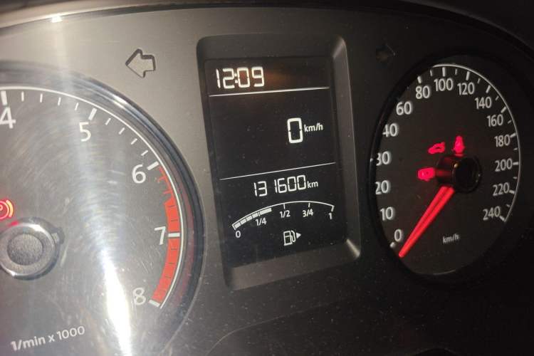 Used Volkswagen Lavida 2013 Revised Classic 1.6L Manual Fashion Edition Odometer Close Up