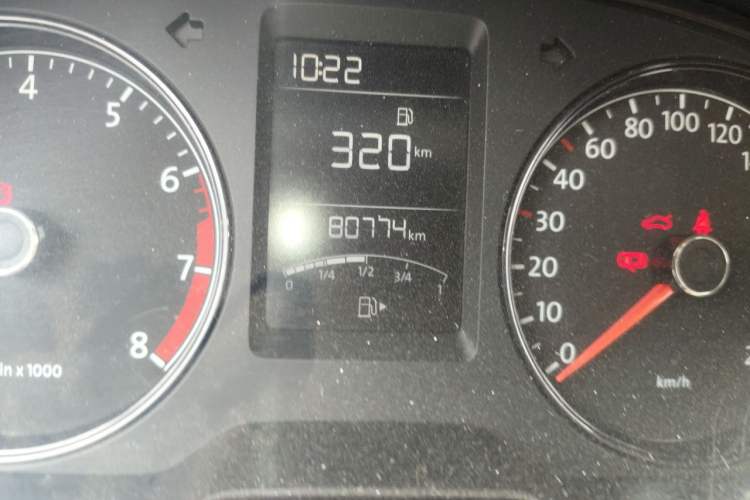 Used Volkswagen Lavida 2013 Revised Classic 1.6L Manual Fashion Edition Odometer Close Up