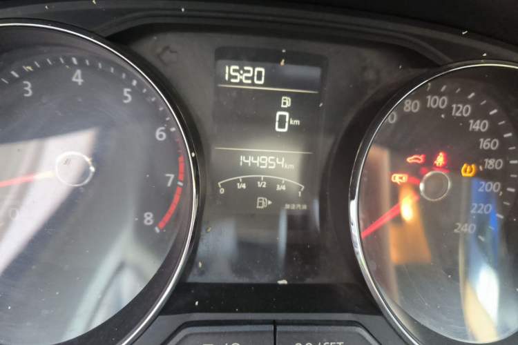 Used Volkswagen Lavida 2013 Revised Classic 1.6L Manual Fashion Edition Odometer Close Up