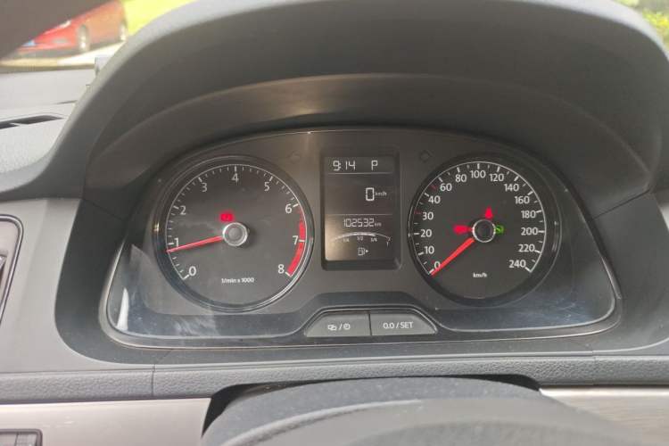 Used Volkswagen Lavida 2013 Revised Classic 1.6L Automatic Fashion Edition Odometer Close Up