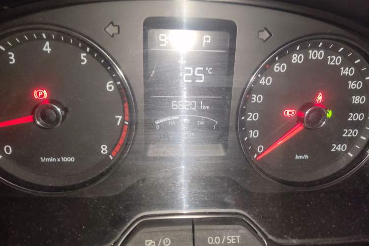 Used Volkswagen Lavida 2013 Restyled Classic 1.6L Automatic Comfort Edition Odometer Close Up