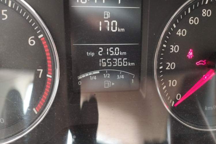 Used Volkswagen Lavida 2013 1.4 TSI DSG Luxury Navigation Edition Odometer Close Up