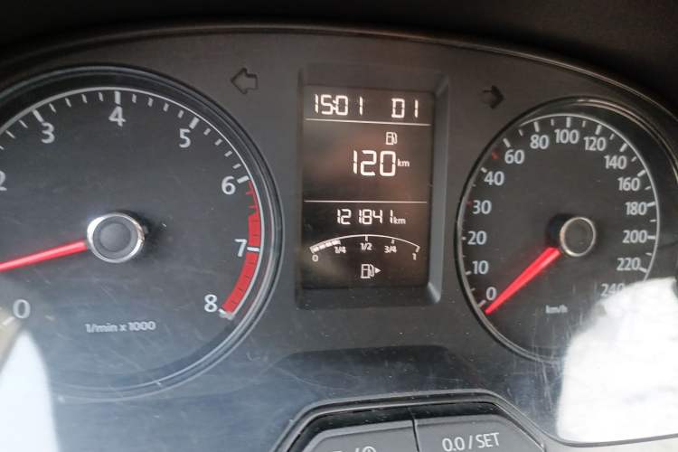 Used Volkswagen Lavida 2013 Revised Classic 1.6L Automatic Fashion Edition Odometer Close Up