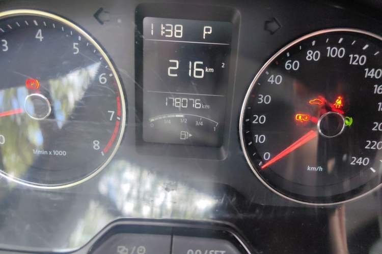 Used Volkswagen Lavida 2013 Restyled Classic 1.6L Automatic Comfort Edition Odometer Close Up