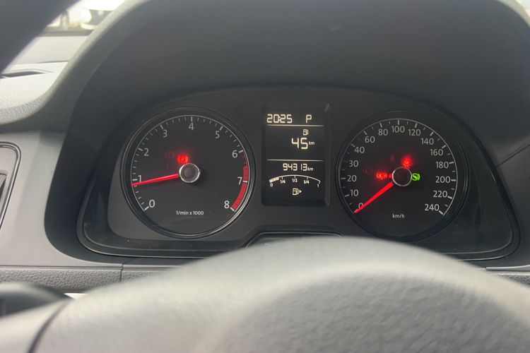 Used Volkswagen Lavida 2013 Revised Classic 1.6L Automatic Fashion Edition Odometer Close Up