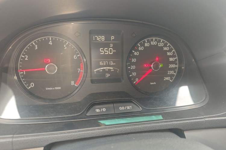 Used Volkswagen Lavida 2013 Revised Classic 1.6L Automatic Fashion Edition Odometer Close Up
