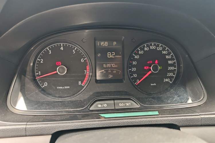 Used Volkswagen Lavida 2013 Revised Classic 1.6L Automatic Fashion Edition Odometer Close Up