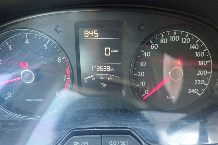 Used Volkswagen Lavida 2013 Revised Classic 1.6L Manual Fashion Edition Odometer Close Up