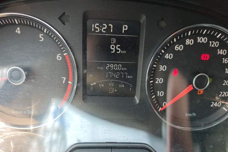 Used Volkswagen Lavida 2013 1.4TSI DSG Luxury Edition Odometer Close Up