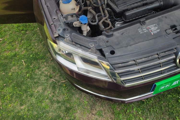 Used Volkswagen Lavida 2013 Revised Version 1.4 TSI Manual Comfort Edition Right Front Headlight
