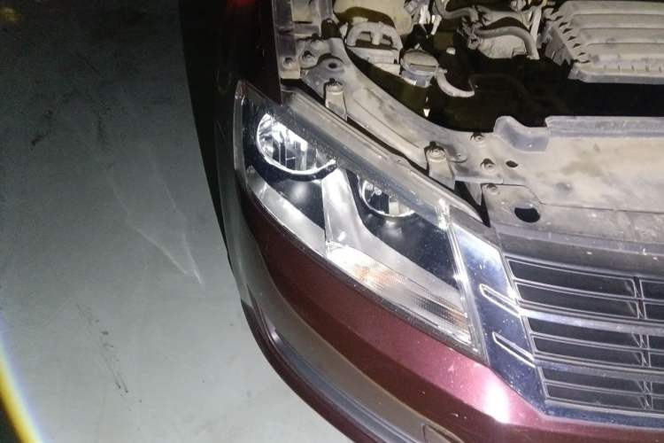 Used Volkswagen Lavida 2013 Revised Classic 1.6L Manual Fashion Edition Right Front Headlight