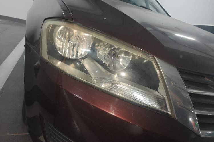 Used Volkswagen Lavida 2013 Revised Classic 1.6L Manual Fashion Edition Right Front Headlight