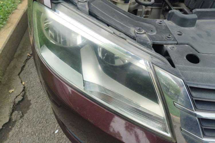 Used Volkswagen Lavida 2013 Revised Classic 1.6L Manual Fashion Edition Right Front Headlight
