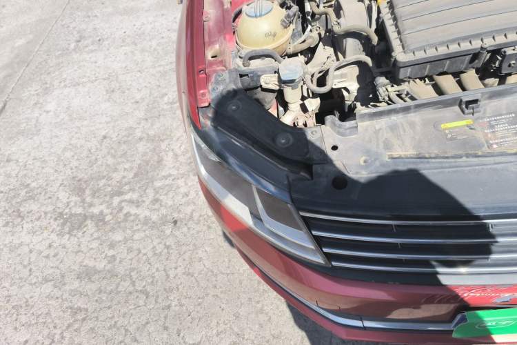 Used Volkswagen Lavida 2013 Revised Classic 1.6L Manual Fashion Edition Right Front Headlight
