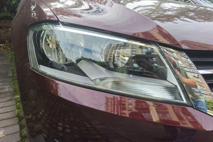 Used Volkswagen Lavida 2013 Revised Classic 1.6L Automatic Fashion Edition Right Front Headlight