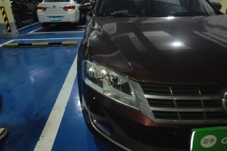 Used Volkswagen Lavida 2013 Restyled Classic 1.6L Manual Comfort Edition Right Front Headlight