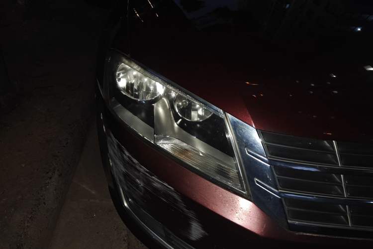 Used Volkswagen Lavida 2013 Revised Version 1.4 TSI Manual Comfort Edition Right Front Headlight