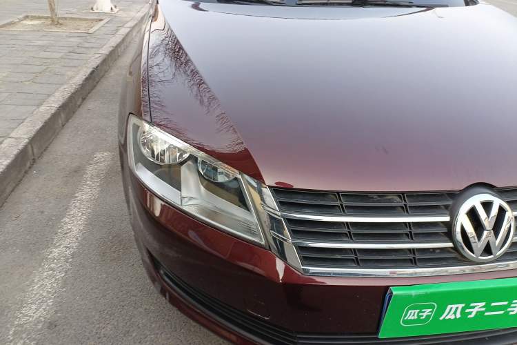 Used Volkswagen Lavida 2013 Revised Classic 1.6L Automatic Fashion Edition Right Front Headlight