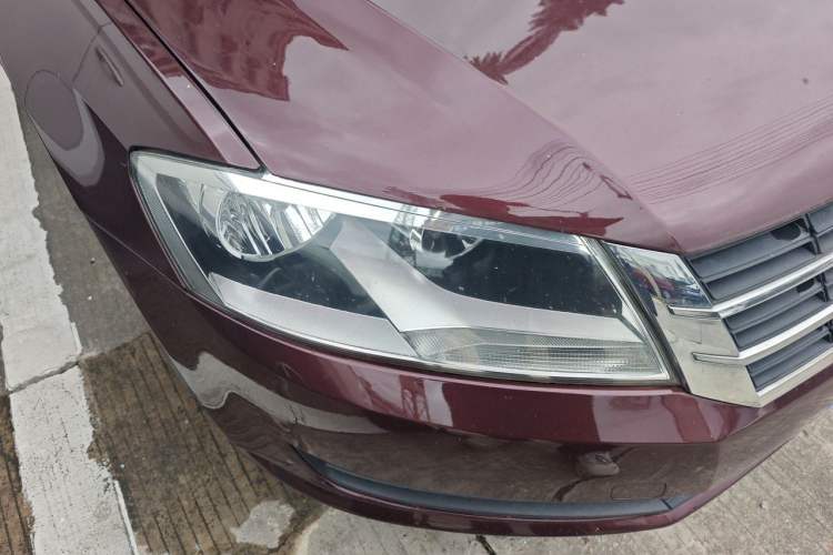Used Volkswagen Lavida 2013 Revised Classic 1.6L Automatic Fashion Edition Right Front Headlight