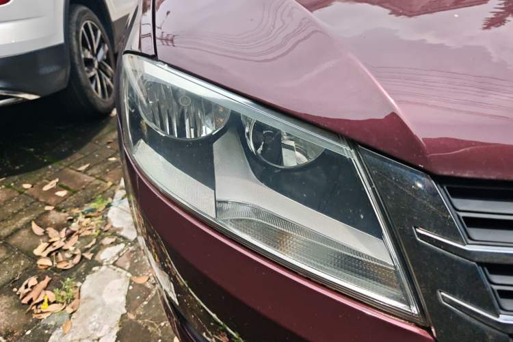Used Volkswagen Lavida 2013 Revised Classic 1.6L Automatic Fashion Edition Right Front Headlight