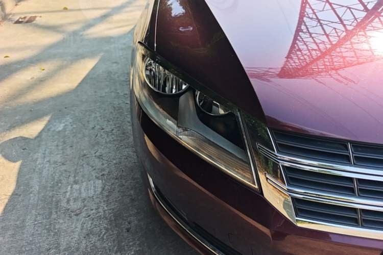 Used Volkswagen Lavida 2013 1.4TSI DSG Luxury Edition Right Front Headlight