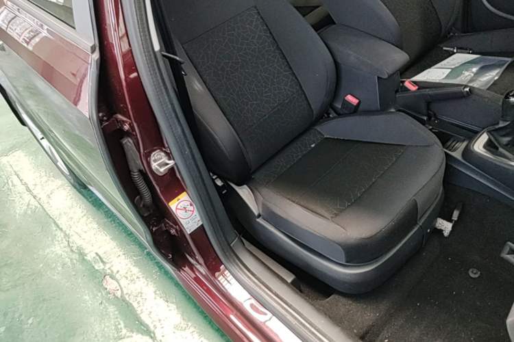 Used Volkswagen Lavida 2013 Revised Classic 1.6L Manual Fashion Edition Right Front Seat