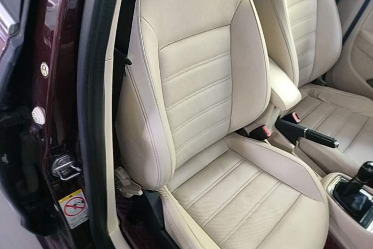 Used Volkswagen Lavida 2013 1.4 TSI Manual Luxury Edition Right Front Seat