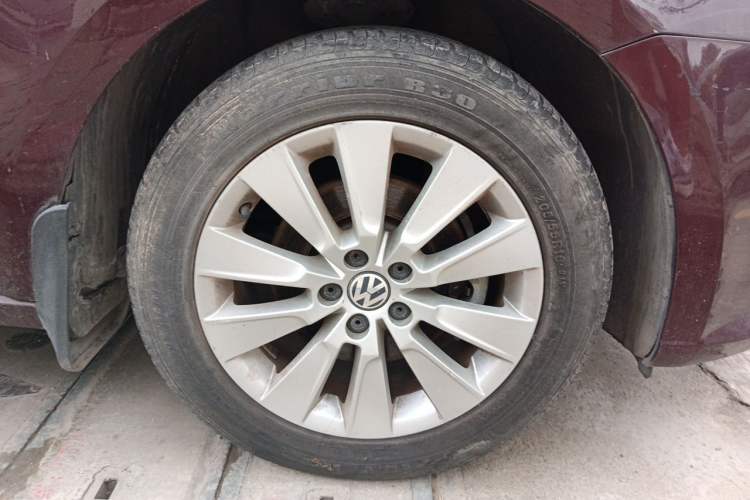 Used Volkswagen Lavida 2013 Restyled Classic 1.6L Automatic Comfort Edition Right Front Wheel Hub
