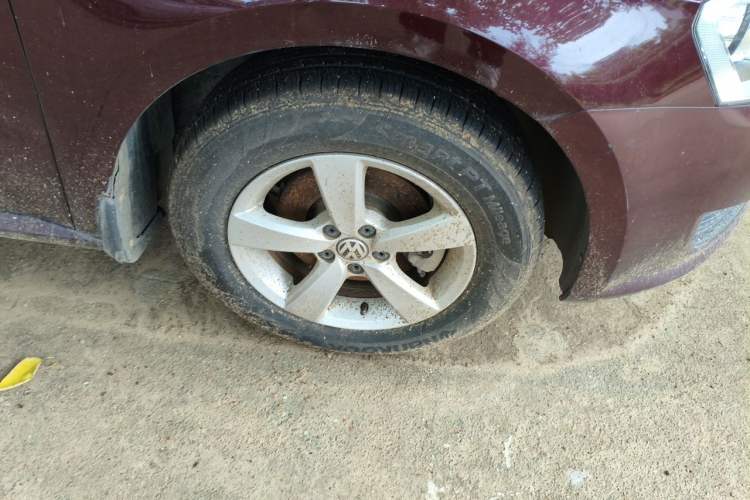 Used Volkswagen Lavida 2013 Revised Classic 1.6L Automatic Fashion Edition Right Front Wheel Hub