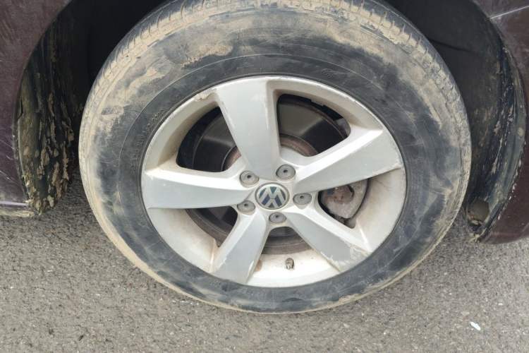Used Volkswagen Lavida 2013 Revised Classic 1.6L Manual Fashion Edition Right Front Wheel Hub