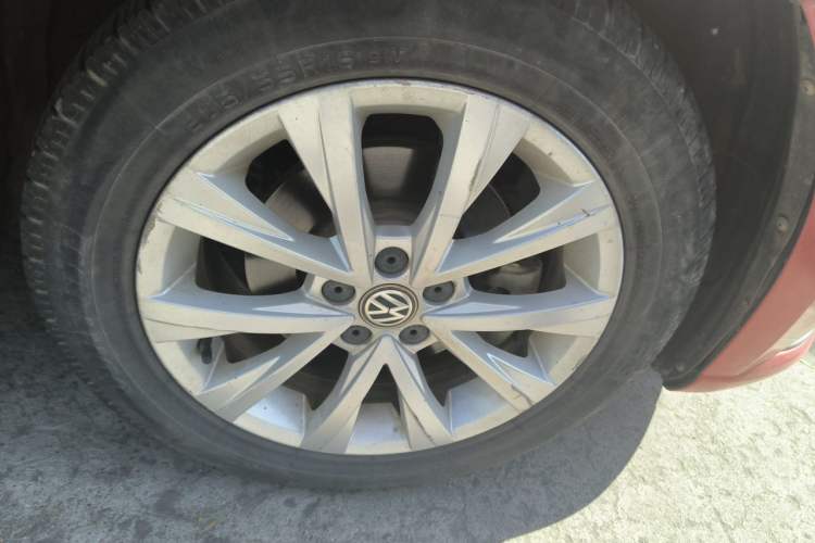 Used Volkswagen Lavida 2013 Revised Classic 1.6L Manual Fashion Edition Right Front Wheel Hub