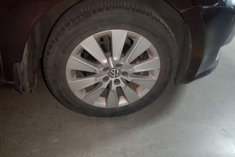 Used Volkswagen Lavida 2013 Restyled Classic 1.6L Automatic Comfort Edition Right Front Wheel Hub
